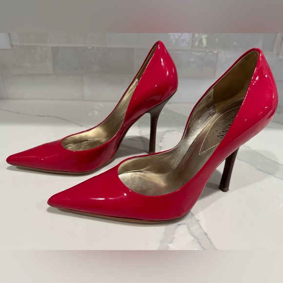 Guess by Marciano Pointed Toe Patent Heel - Picture 5 of 7